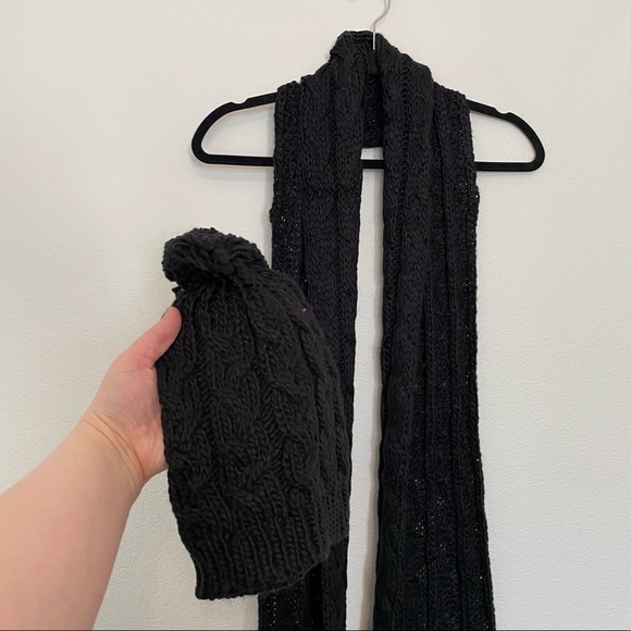 NWT sakkas cable knit Pom hat and scarf set black one size - Picture 3 of 4